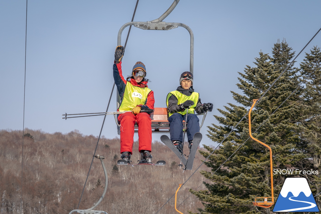 井山敬介さんと秋元日菜子さんのコンビは今年も健在！さらに、サプライズゲストも登場？！憧れのスキーヤーと一緒に雪と戯れ、『いちえ』の美味しいランチをいただく…。夢のようなイベント。めもるホールディングス presents プロスキーヤー・井山敬介さんと行く｜ダイナスティスキーリゾート